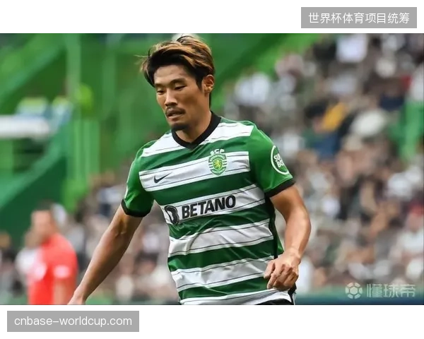 守田英正的中场扫荡是防线前第一屏障，他的拦截选位对减少后卫直接犯规至关重要